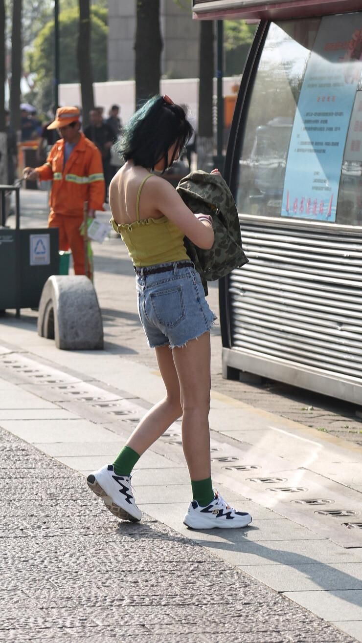 杭州街拍:入夏了?街上到处是热裤加长腿