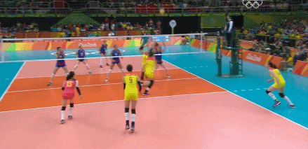 朱婷大力扣杀得分