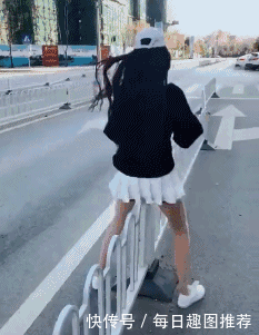 搞笑gif图:姑娘这样下去找不到男朋友的,以后别再淘气