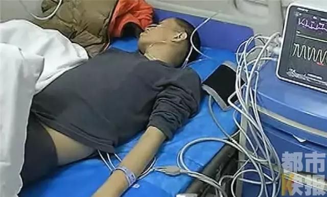 三十岁儿子肝硬化腹水不停吐血,父亲:大儿子两年前才因肝癌离世