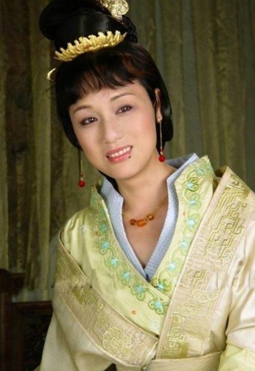 李建群是陈道明最佩服的人,才艺双全,一笑倾城,现无子女是个谜