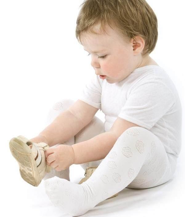 你家宝宝是从多大开始穿鞋的?大部分的家长都给宝宝穿
