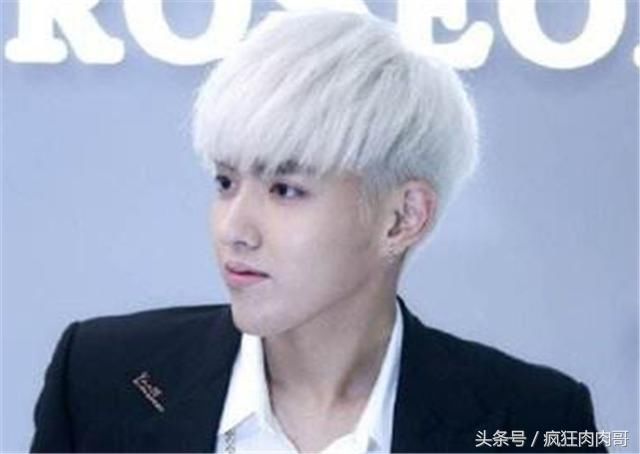 染白发走在时尚前面的3位帅哥,蔡徐坤太迷人,吴亦凡的