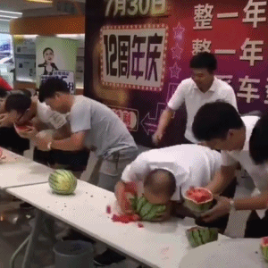 搞笑gif:我没事,我还想再来一次可以吗?