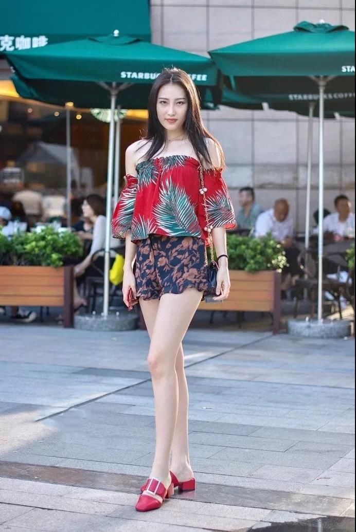 街拍成都,时下最流行的夏季穿搭参考,总有一款适合你