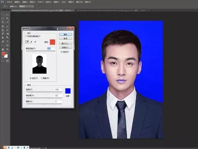 在蓝色背景的图层上添加蒙版