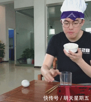 哥们叹了一口气说道:我真的没想到,照片都是修过的,修的毫无违和感,我