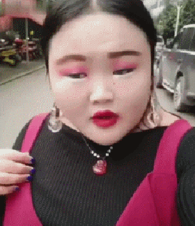 妹子你说你出门穿成这样,不怕大哥跟你吵架吗