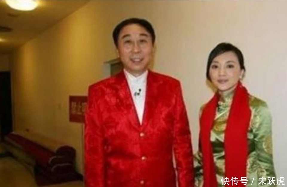 1983年,冯巩与妻子艾慧结婚.