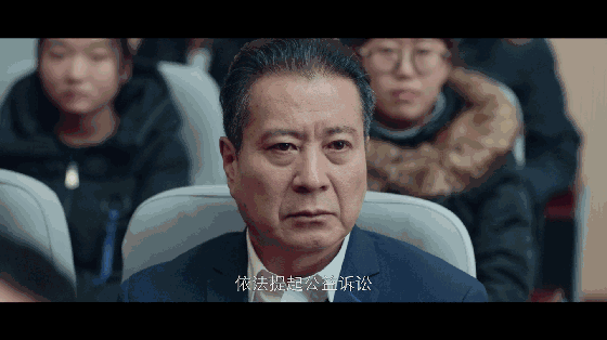 从一开始就圈粉的正面人物达康书记,到后期被热议的于连式悲剧反派祁