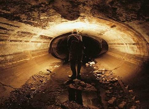 这条神秘的隧道位于厄瓜多尔与秘鲁交界的三角地带,估计全长达4000