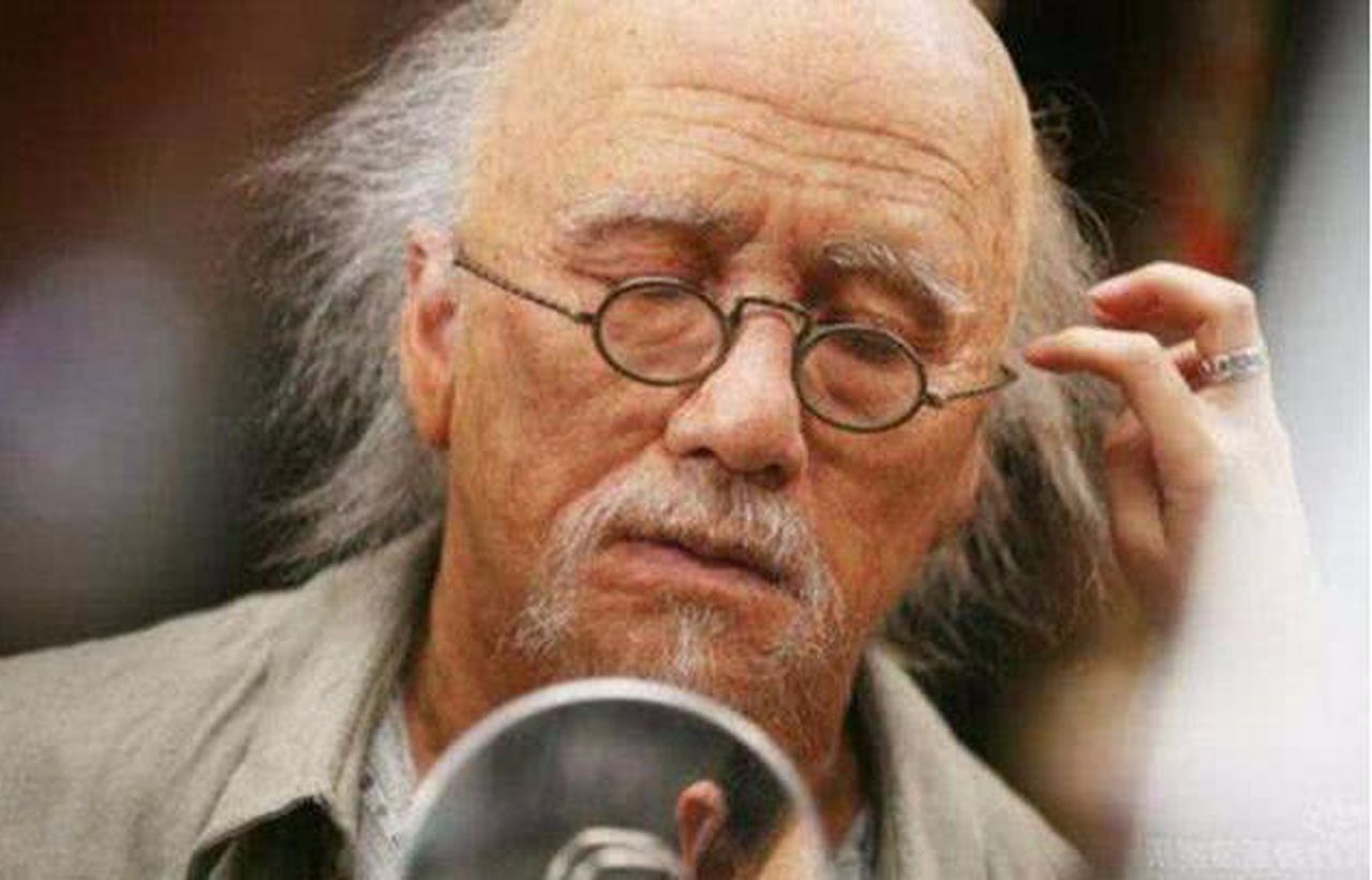 同样是明星老年妆,国际章辨识度低,鹿晗依旧帅气