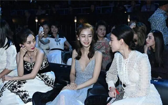 "四小花旦"同台,杨幂最亮眼刘诗诗完胜,网友:养眼
