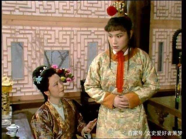 尤其是袭人的一句日夜担心,更是触动了王夫人担心宝玉和谁"作怪"的