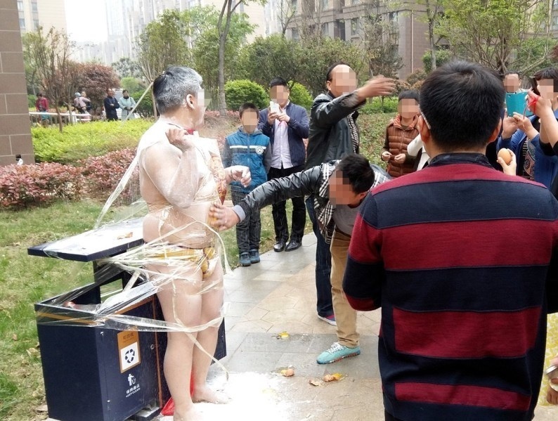 中国式闹婚惹外媒热议 到底是习俗还是恶俗?