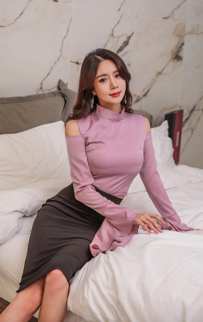韩国美女成功诠释什么叫前凸后翘,优雅大方写真很勾魂