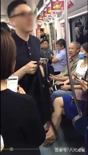 老人地铁飚英语骂人:事件过程叙述,遭网友谴责