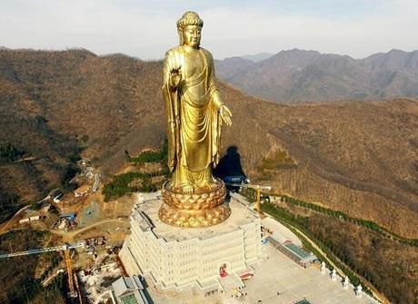 中原大佛,位于河南省平顶山市鲁山县尧山佛泉寺,是目前世界上最高的