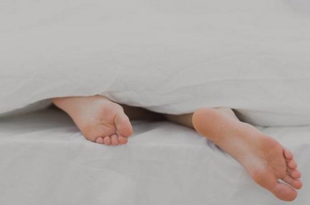 冬天睡觉脚不暖?学会这4个好方法,一个人睡觉也能暖暖