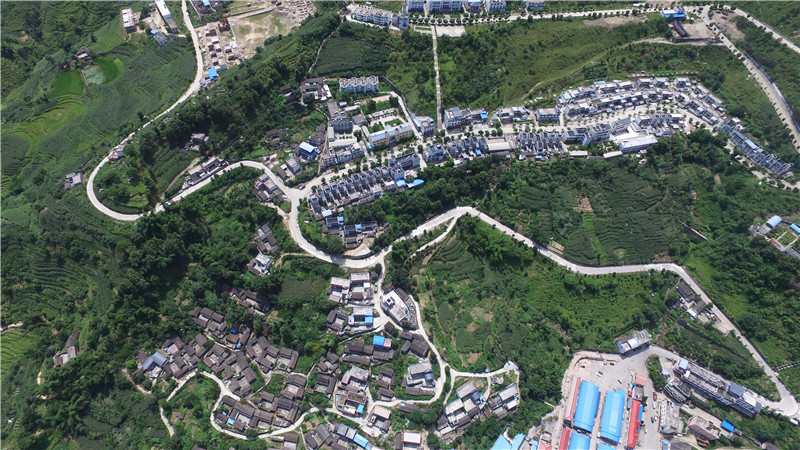 凤庆县始终坚持共建共享,统筹城乡发展,以规划为引领,全力推进新型