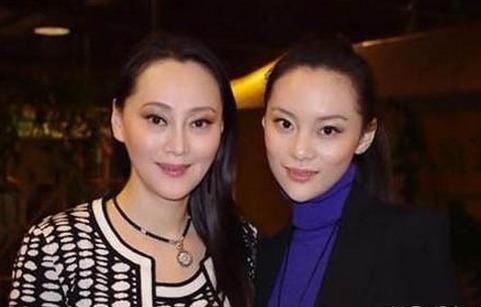 宋佳与女儿张楚楚,这哪是妈妈啊,简直就是姐妹啊,一定要这么年轻么?