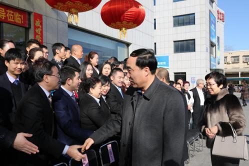 铁岭市委常委,政法书记郝建军亲切接见中慈员工(摄影:尚文学)