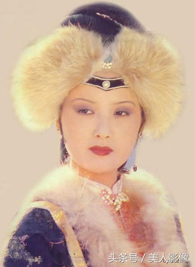 邓婕的王熙凤珍贵剧照几十张,太惊为天人了,无人超越