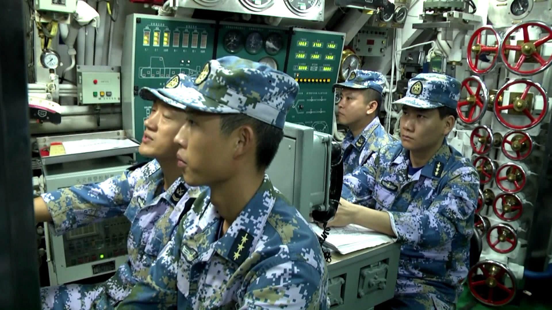 心态要绝对好,不然很容易抑郁的,为了女兵的生理健康,中国的潜艇兵是