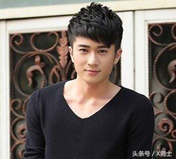 3款90后男生发型,不烫不染也帅翻天!