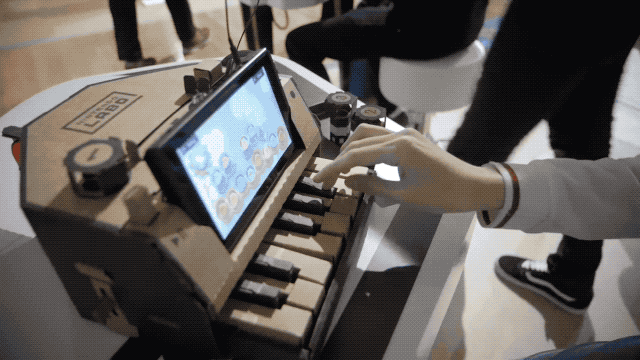 有意思的是,除了直接操控车,这个组件还能利用右joy-con的红外摄像头