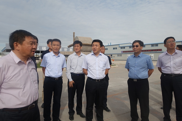 8月26日,张晓兵到内蒙古兆丰河套面业有限公司调研.