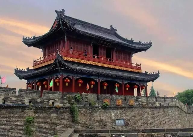 荆州城内及其城周附近,有着众多的古迹名胜.