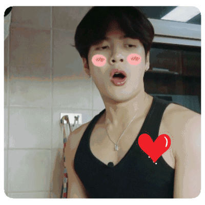 《拜托了冰箱》之后,搭档的何老师就在微博上用