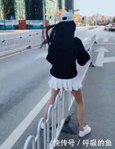 搞笑gif:来我办公室,我要根据情况来决定给你什么处分