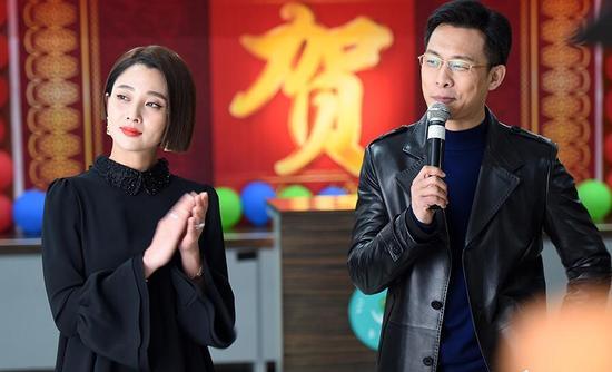 这部剧张译饰演一个从底层小人物奋斗成商业巨擘的浙商,殷桃饰演一个