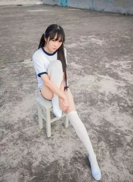 丝袜在纷飞,一起迈向腿玩年!