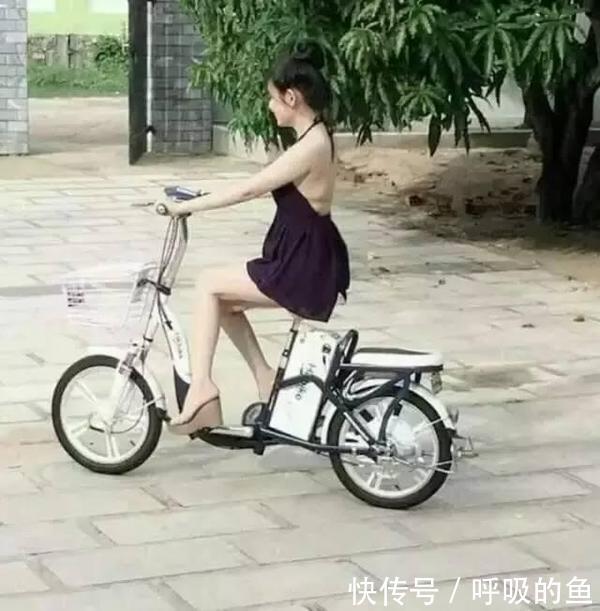 搞笑gif:姐姐平时坐惯了宝马,偶尔自己骑一下电动车