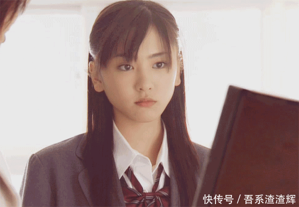 搞笑内涵gif图:妹子们,这是看到了什么,表情亮了