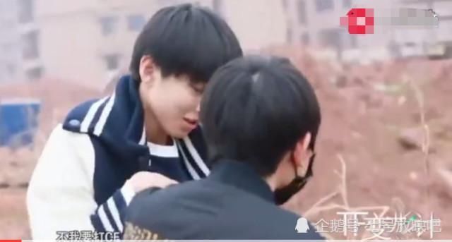 tfboys王俊凯出手"暴打"王源,只因为这个事情上万粉丝