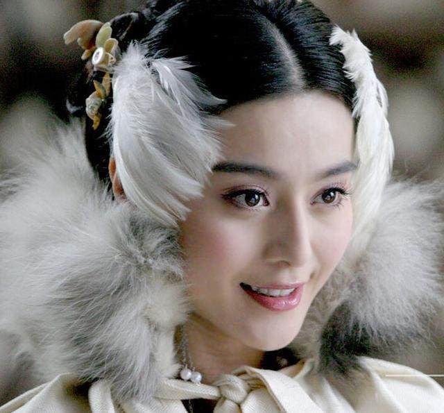演过狐狸精的演员,范冰冰最妖媚,迪丽热巴最纯真,而她