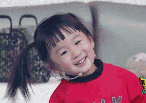 连昆凌都忍不住出动,为咱萌萌宝贝儿伴唱打拍子了!