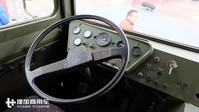 "延安"牌的sx250越野军车内饰