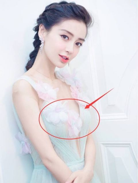 angelababy身着礼服"真空"现身,飘逸梦幻仙气 网友:看