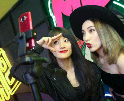 这才是最正确的自拍姿势:看来美图还是不了解网红