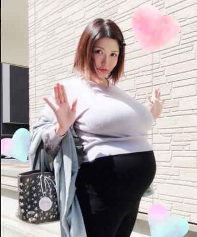 继苍井空之后冲田杏梨也传来喜讯,大晒胸围孕肚,表示女儿很健康