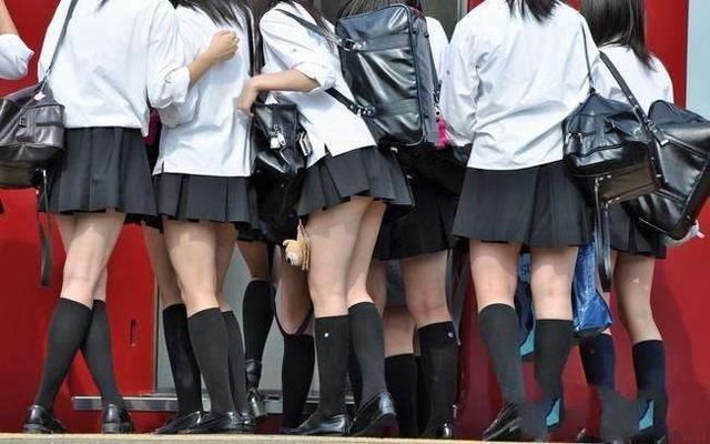 日本人酷爱穿裙子,他们对裙子的长短有什么要求?