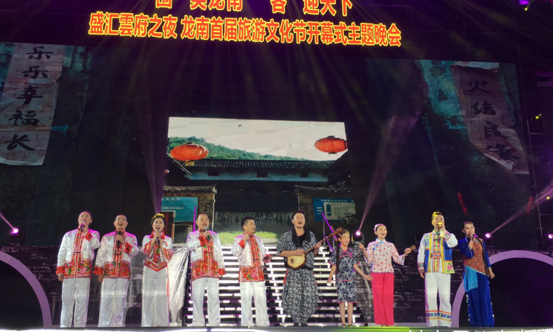 片土地,歌曲《我在关西围听见斑鸠调》更是由龙南籍音乐人廖伟志创作