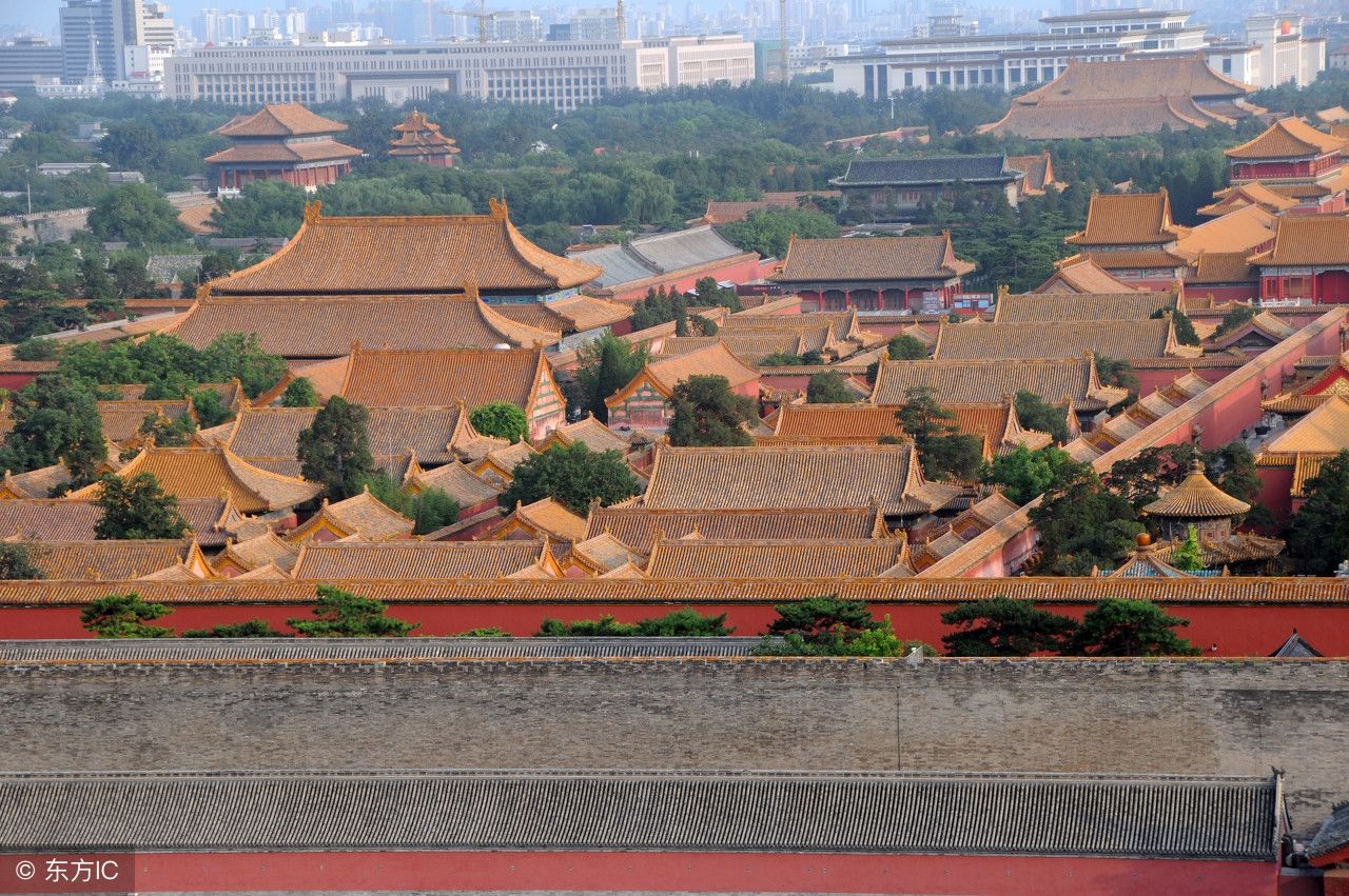 直击北京故宫航拍照:尽显皇家威严,却被现代化的建筑步步紧逼