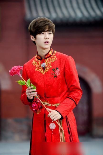 余文乐刚结婚,鹿晗又公开婚期,娱乐圈喜事多