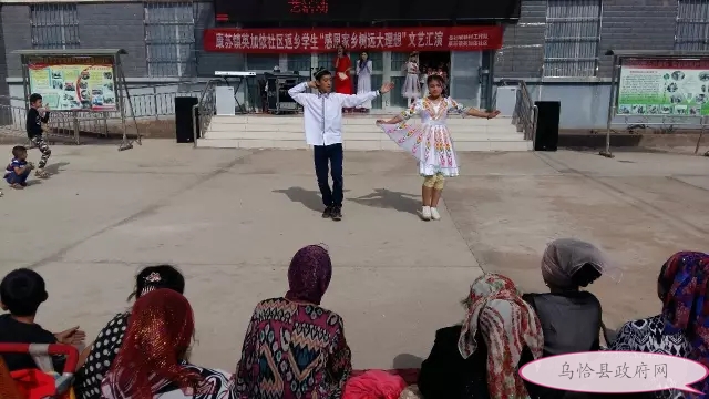 新疆乌恰县康苏镇英加依社区开展返乡学生"感恩家乡树